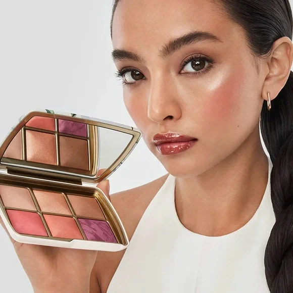 Hourglass Ambient Lighting Edit Unlocked 2025 Palette - Picture 2 of 11